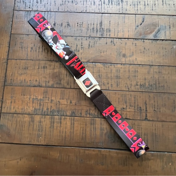 DC Comics Harley Quinn Seatbelt Belt - Picture 1 of 5